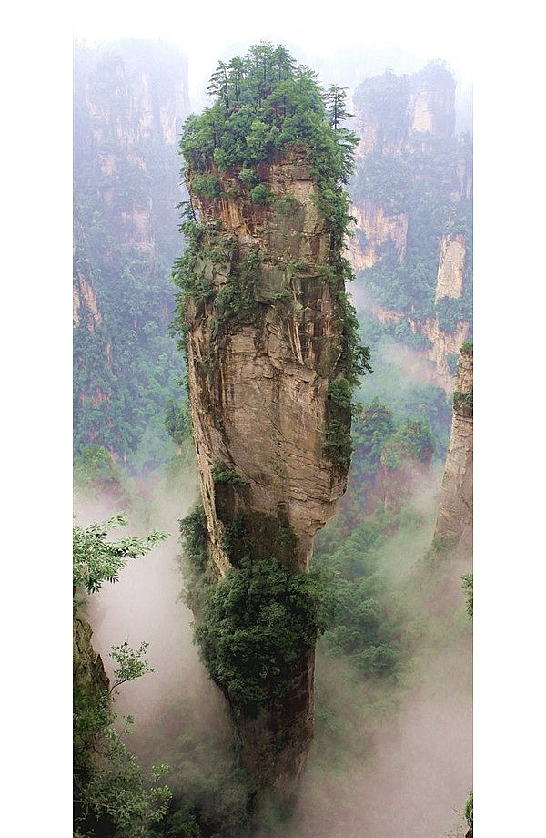 张家界的那些景观:电影《阿凡达》中悬浮山原型乾坤柱